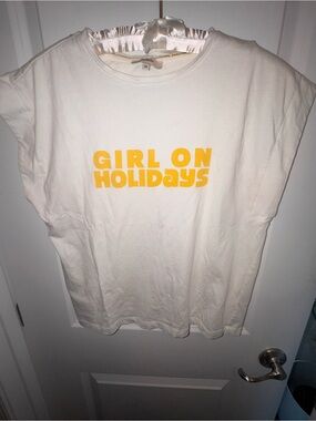 Etam "GIRL ON HOLIDAYS" Graphic Tee with Yellow Print from Paris